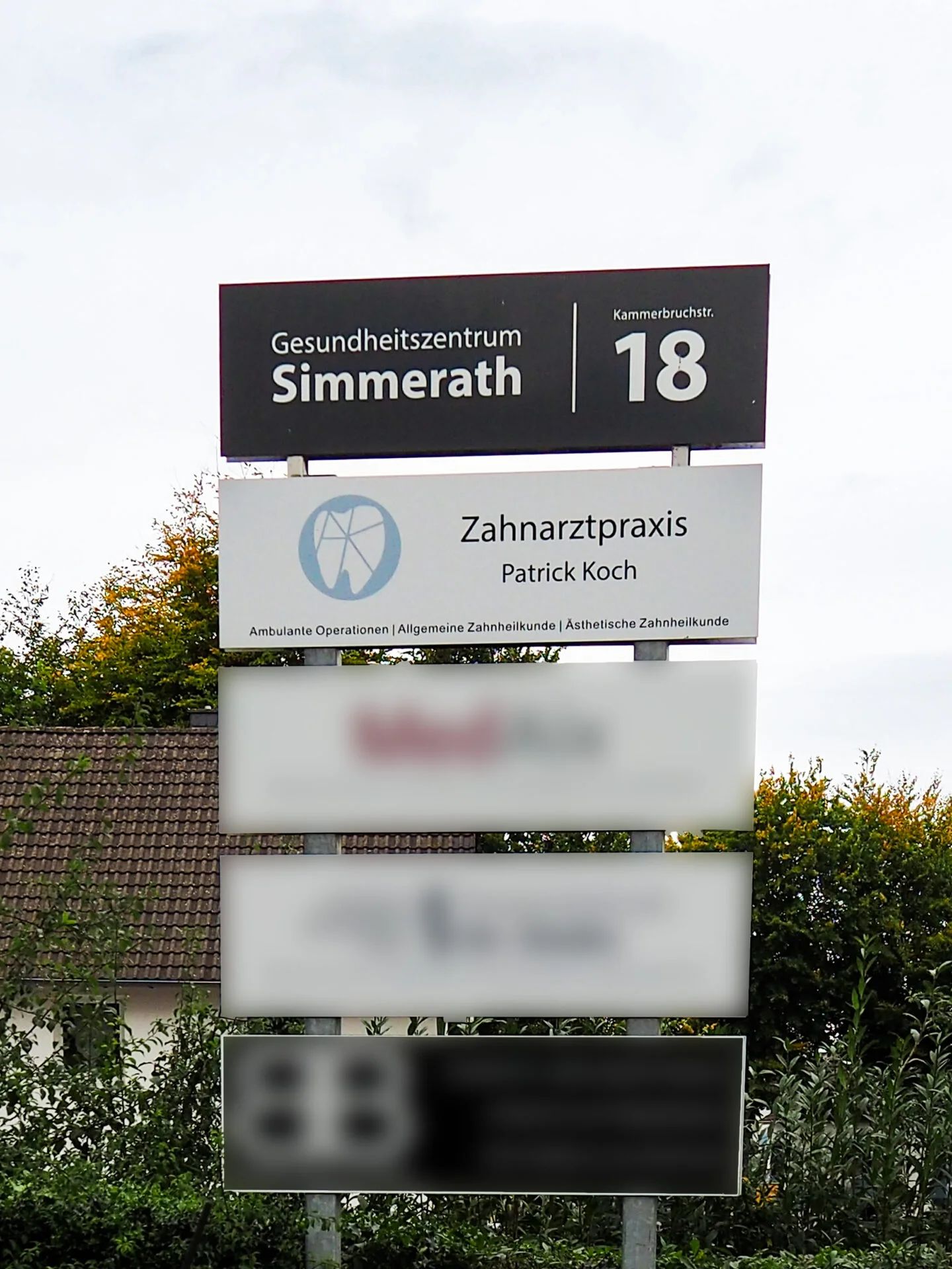 Praxisschild Zahnarztpraxis Patrick Koch am Gesundheitszentrum Simmerath
