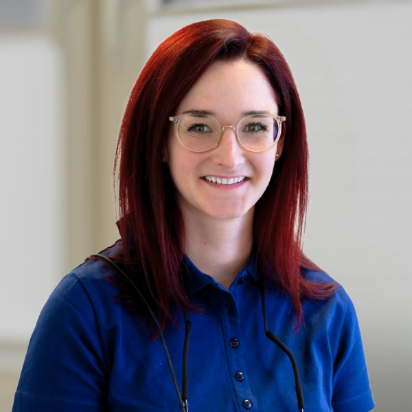 Julia, Assistenzärztin bei Zahnarztpraxis Patrick Koch